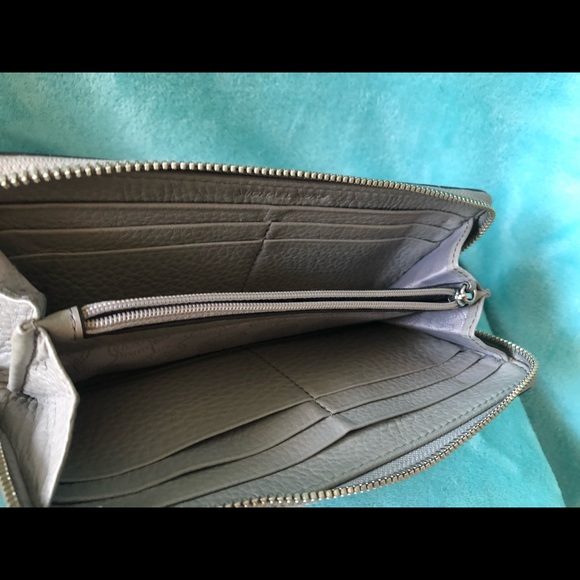 Michael Kors gray pebble leather Hobo, checkbook wallet w/Silver hardware - Picture 2 of 9